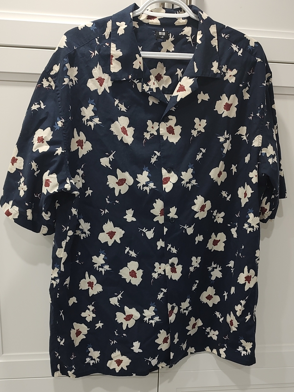 UniQlo Navy Floral Button-Up Short Sleeve Shirt Size L